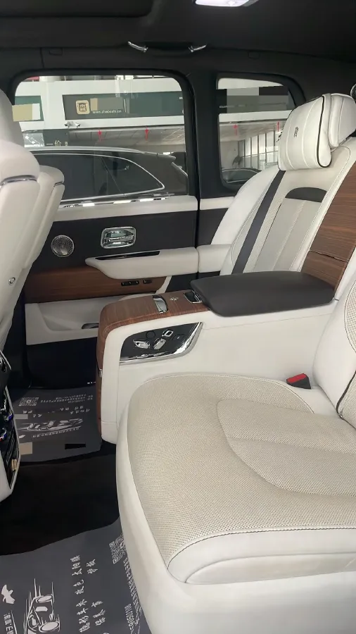 2018 Rolls-Royce Cullinan 6.7T 571HP V12 8AT,autocango,china used car exporter,china ev exporter,chinese used car exporter,chinese used ev exporter