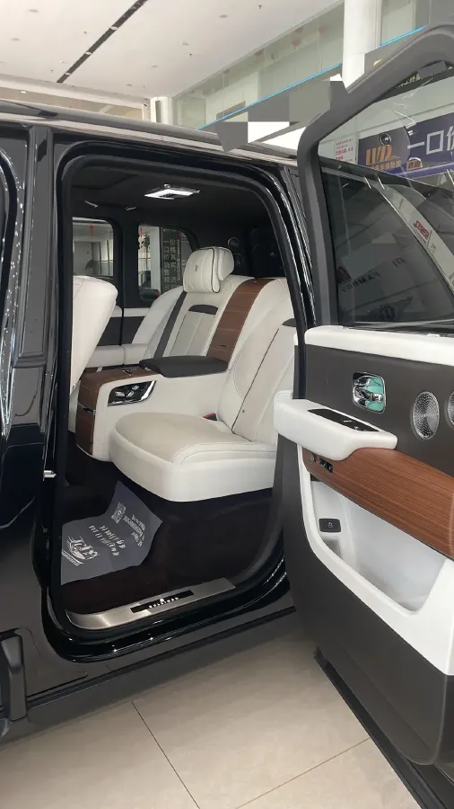 2018 Rolls-Royce Cullinan 6.7T 571HP V12 8AT,autocango,china used car exporter,china ev exporter,chinese used car exporter,chinese used ev exporter