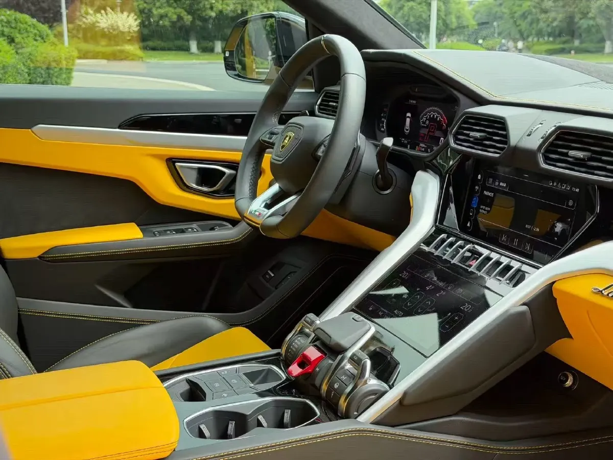 2021 Lamborghini Urus 4.0T 641HP V8 8AT,autocango,china used car exporter,china ev exporter,chinese used car exporter,chinese used ev exporter