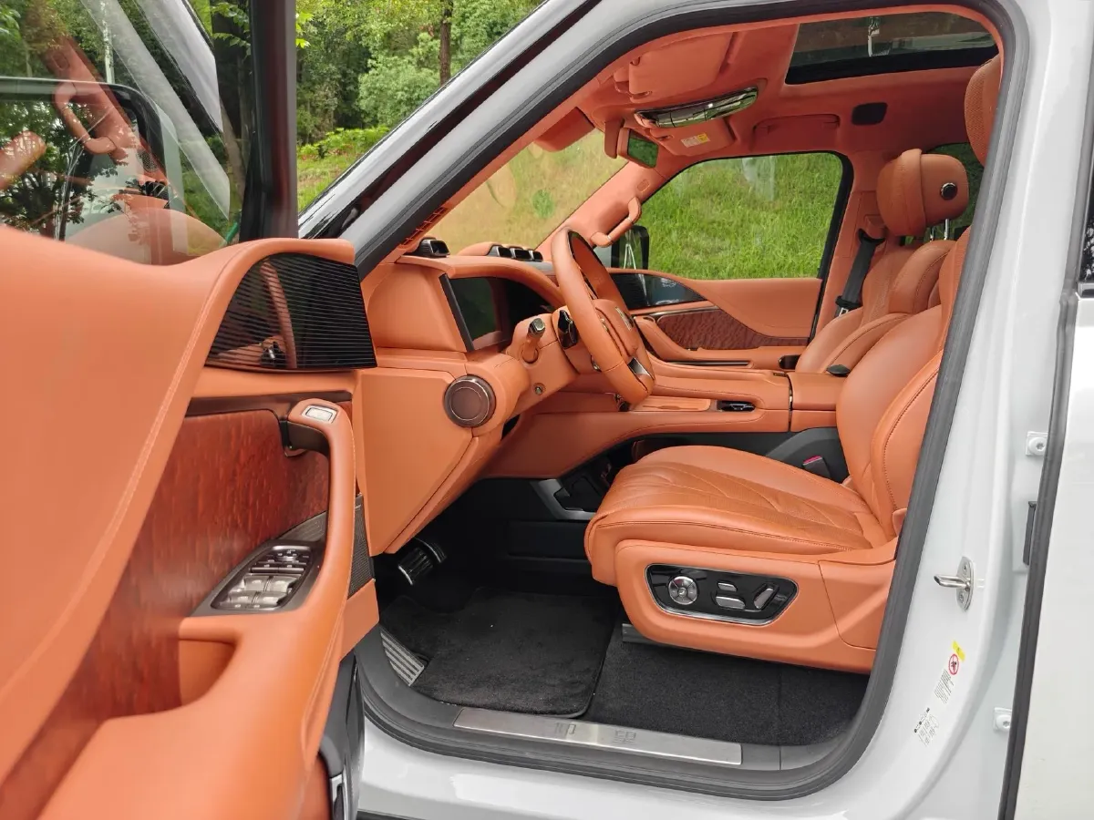 2023 YangWang U8 2.0T 272HP L4 REEV 49.05KWH,autocango,china used car exporter,china ev exporter,chinese used car exporter,chinese used ev exporter