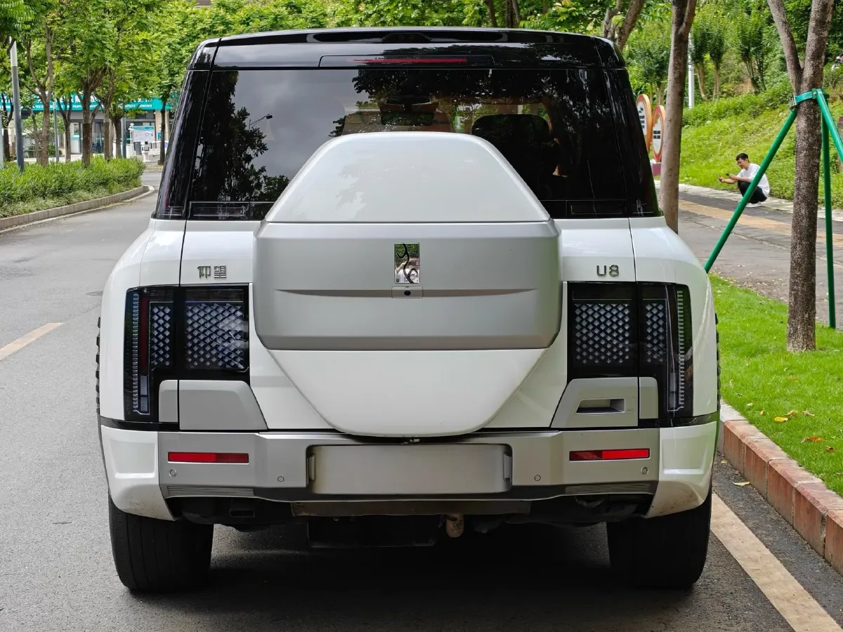 2023 YangWang U8 2.0T 272HP L4 REEV 49.05KWH,autocango,china used car exporter,china ev exporter,chinese used car exporter,chinese used ev exporter