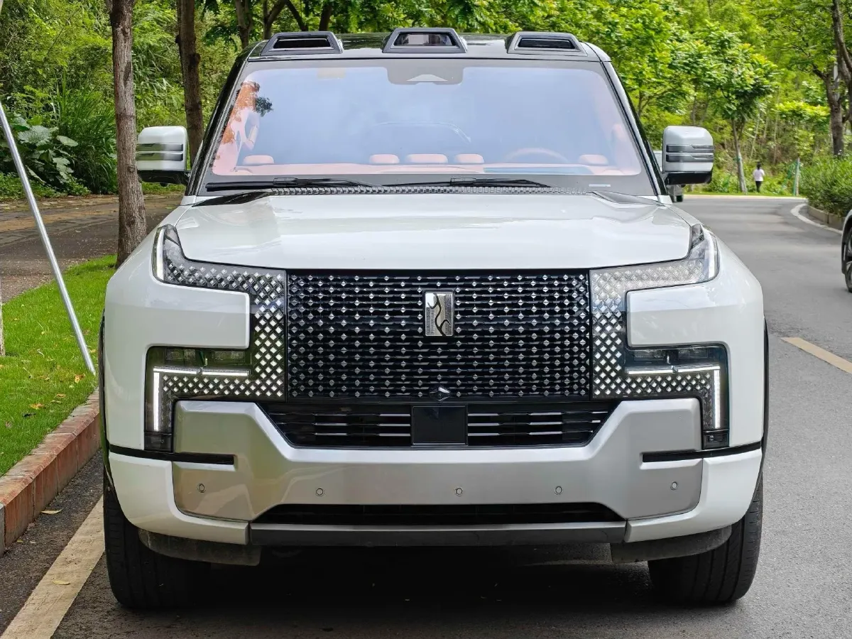 2023 YangWang U8 2.0T 272HP L4 REEV 49.05KWH,autocango,china used car exporter,china ev exporter,chinese used car exporter,chinese used ev exporter