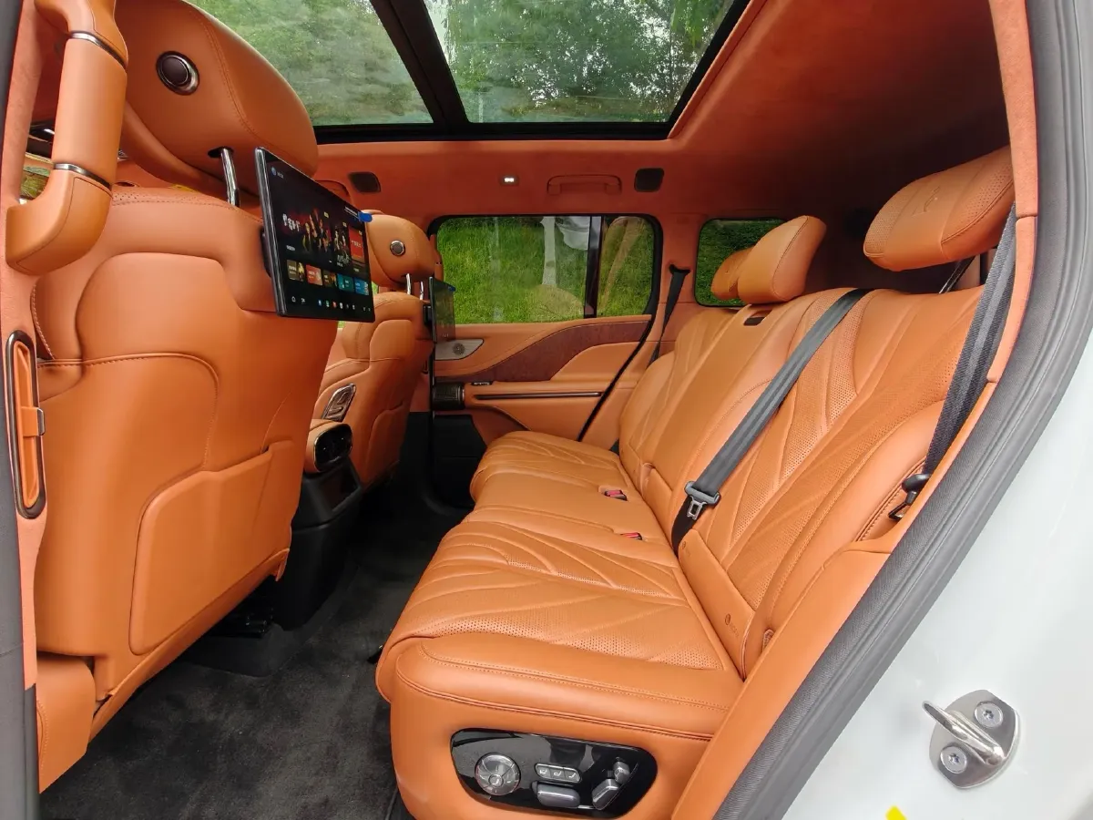 2023 YangWang U8 2.0T 272HP L4 REEV 49.05KWH,autocango,china used car exporter,china ev exporter,chinese used car exporter,chinese used ev exporter