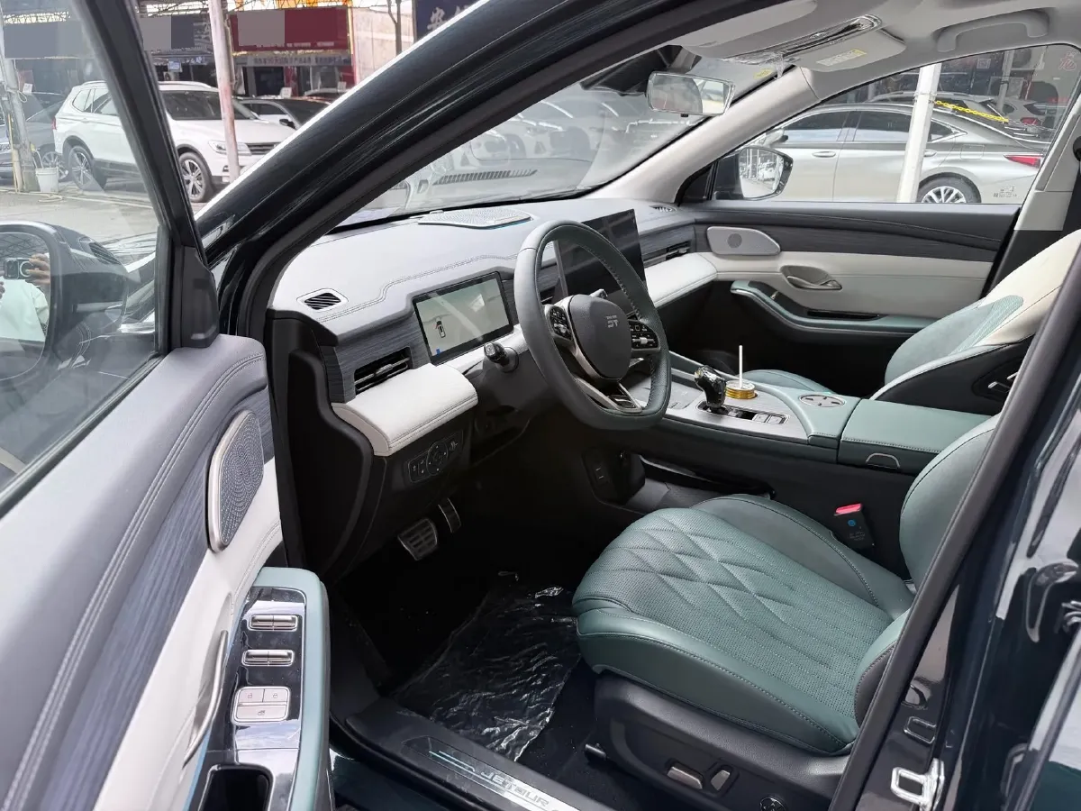 2023 Jetour Traveller 2.0T 254HP L4 7DCT,autocango,china used car exporter,china ev exporter,chinese used car exporter,chinese used ev exporter