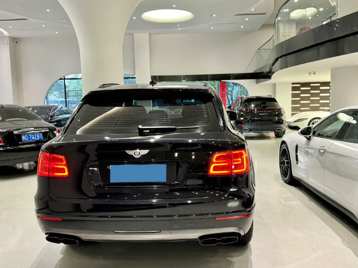 2018 Bentley Bentayga 4.0T 550HP V8 8AT,autocango,china used car exporter,china ev exporter,chinese used car exporter,chinese used ev exporter