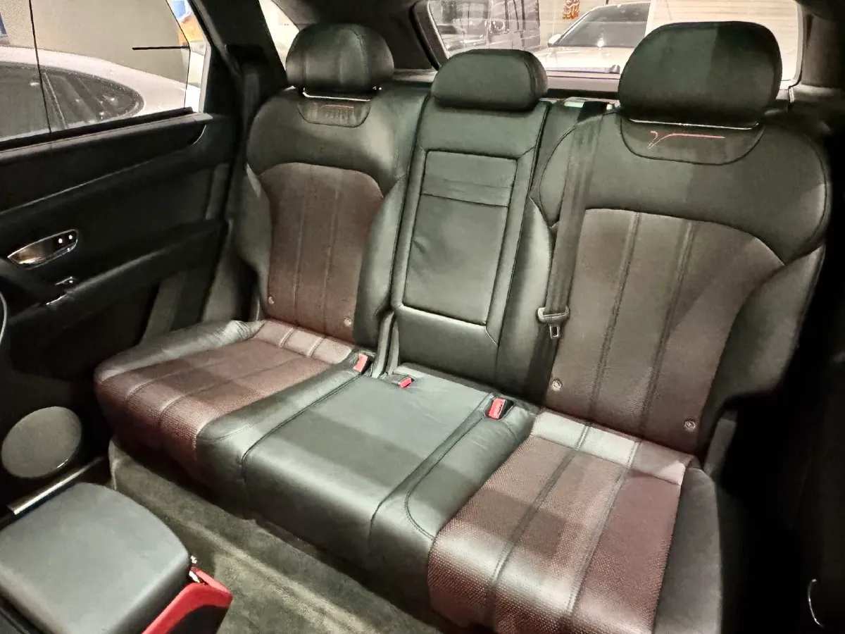 2018 Bentley Bentayga 4.0T 550HP V8 8AT,autocango,china used car exporter,china ev exporter,chinese used car exporter,chinese used ev exporter