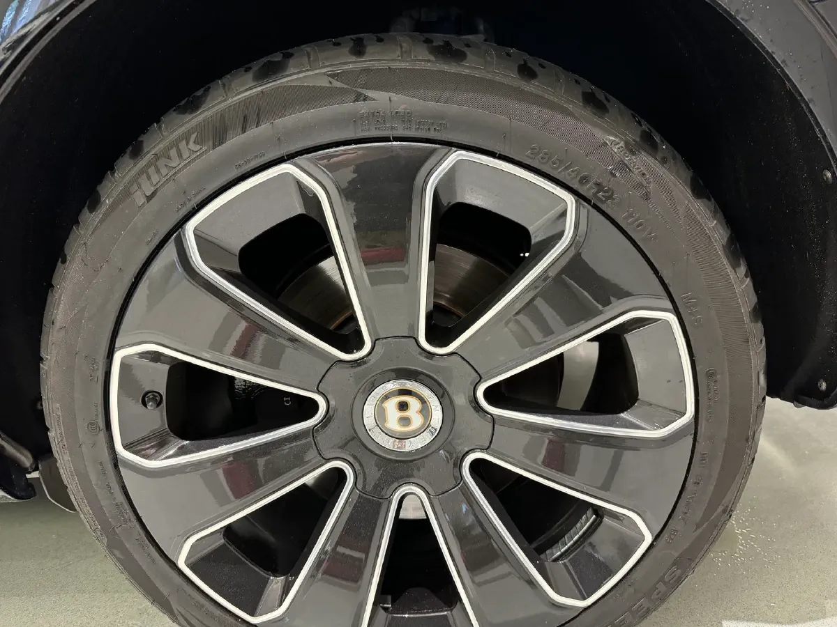 2018 Bentley Bentayga 4.0T 550HP V8 8AT,autocango,china used car exporter,china ev exporter,chinese used car exporter,chinese used ev exporter
