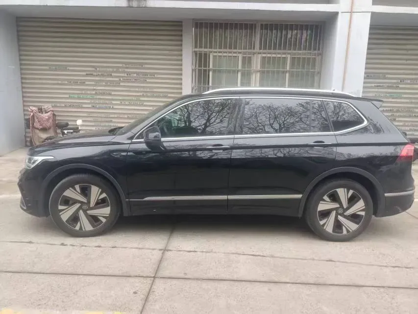 2023 Volkswagen Tiguan L 2.0T 220HP L4 7DCT,autocango,china used car exporter,china ev exporter,chinese used car exporter,chinese used ev exporter