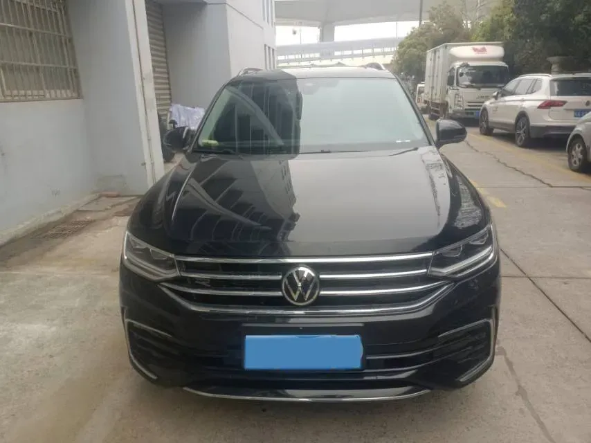 2023 Volkswagen Tiguan L 2.0T 220HP L4 7DCT,autocango,china used car exporter,china ev exporter,chinese used car exporter,chinese used ev exporter