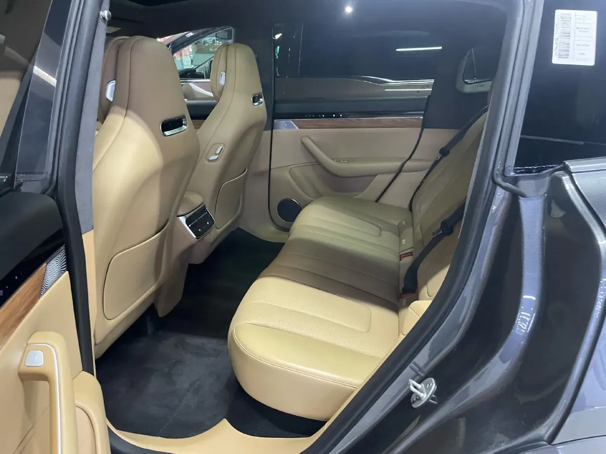 2025 Luxeed R7 REEV 156HP REEV,autocango,china used car exporter,china ev exporter,chinese used car exporter,chinese used ev exporter