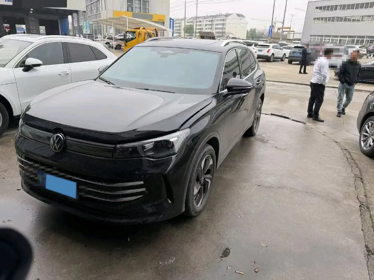 2024 Volkswagen Tiguan L 2.0T 186HP L4 7DCT,autocango,china used car exporter,china ev exporter,chinese used car exporter,chinese used ev exporter