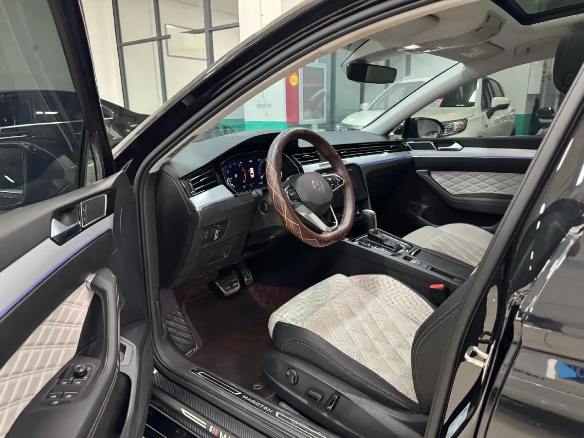 2023 Volkswagen Magotan 2.0T 186HP L4 7DCT,autocango,china used car exporter,china ev exporter,chinese used car exporter,chinese used ev exporter