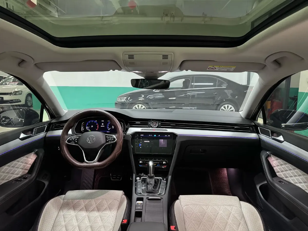 2023 Volkswagen Magotan 2.0T 186HP L4 7DCT,autocango,china used car exporter,china ev exporter,chinese used car exporter,chinese used ev exporter