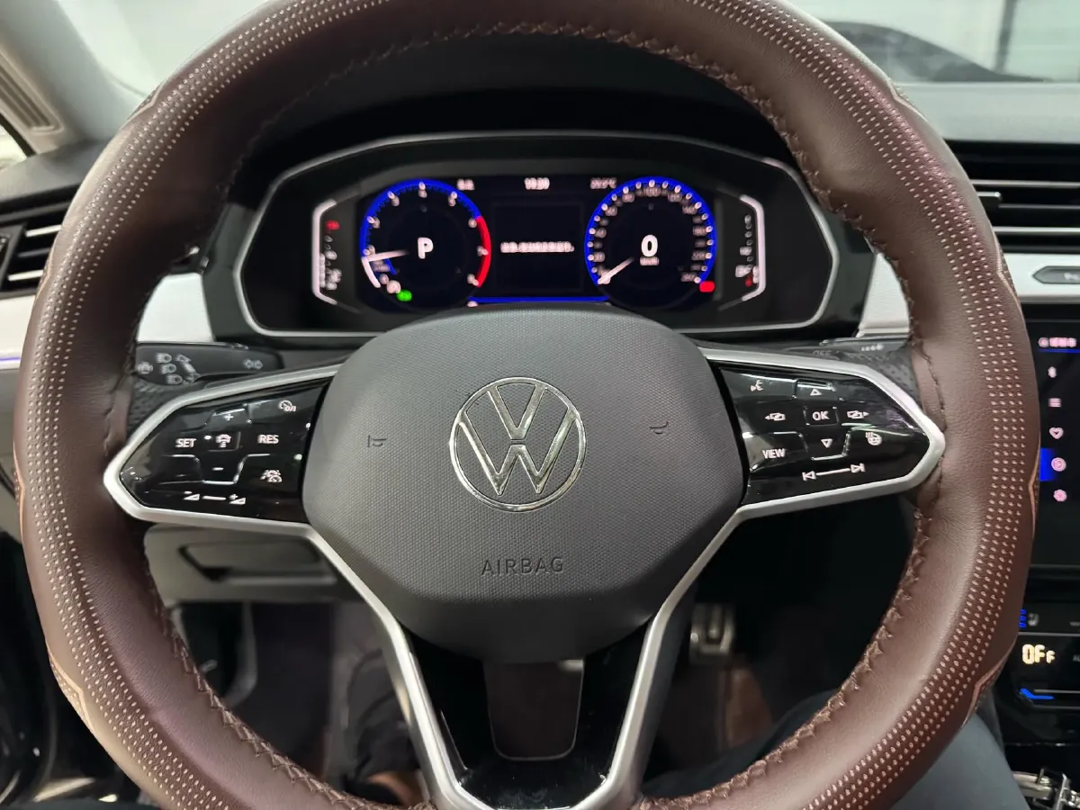 2023 Volkswagen Magotan 2.0T 186HP L4 7DCT,autocango,china used car exporter,china ev exporter,chinese used car exporter,chinese used ev exporter