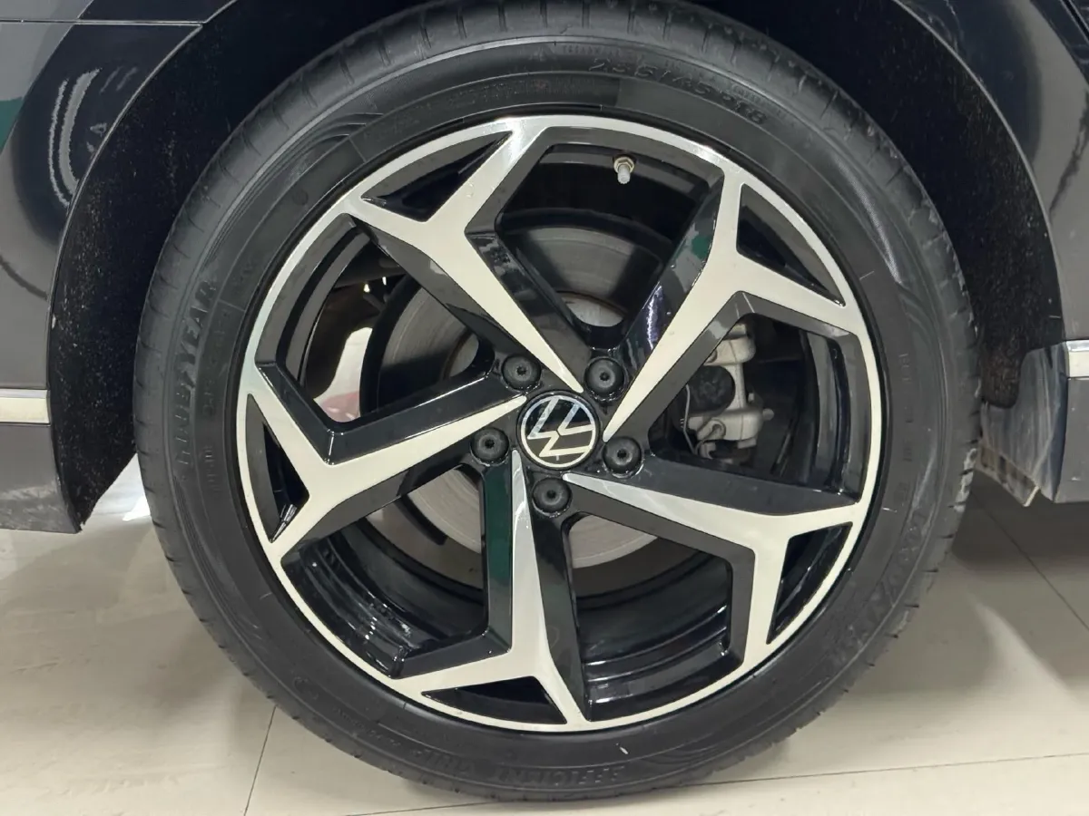 2023 Volkswagen Magotan 2.0T 186HP L4 7DCT,autocango,china used car exporter,china ev exporter,chinese used car exporter,chinese used ev exporter