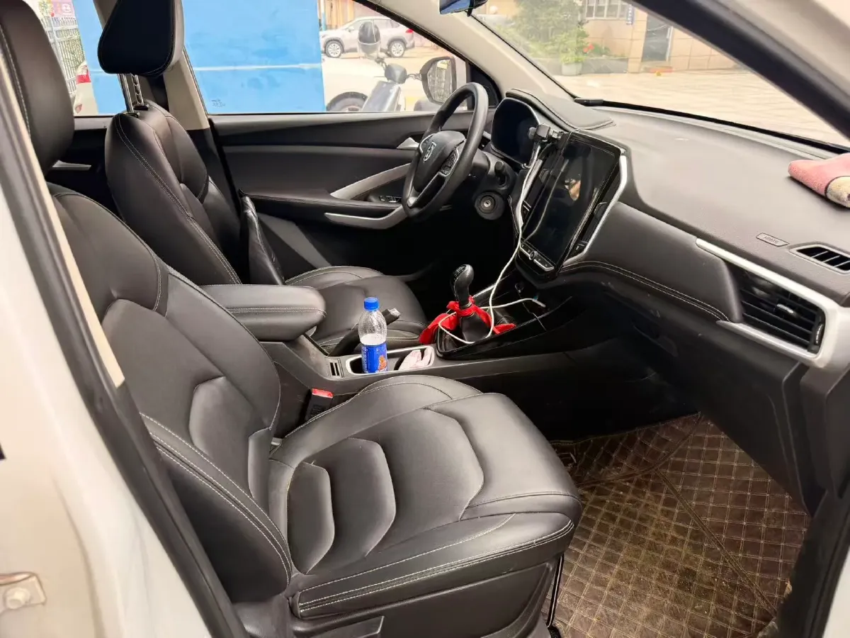 2020 BaoJun 530 1.5T 147HP L4 6MT,autocango,china used car exporter,china ev exporter,chinese used car exporter,chinese used ev exporter