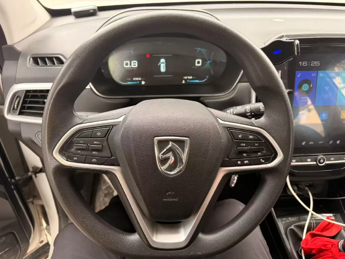 2020 BaoJun 530 1.5T 147HP L4 6MT,autocango,china used car exporter,china ev exporter,chinese used car exporter,chinese used ev exporter