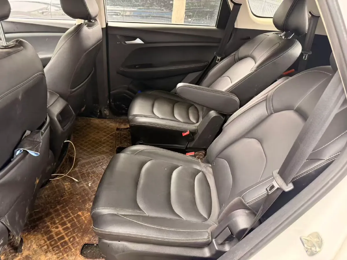 2020 BaoJun 530 1.5T 147HP L4 6MT,autocango,china used car exporter,china ev exporter,chinese used car exporter,chinese used ev exporter