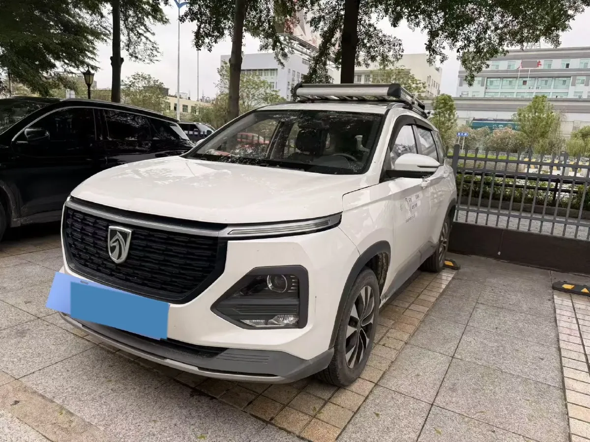 2020 BaoJun 530 1.5T 147HP L4 6MT,autocango,china used car exporter,china ev exporter,chinese used car exporter,chinese used ev exporter