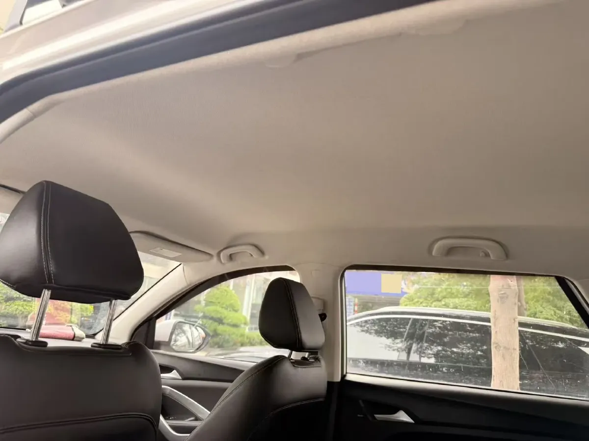 2020 BaoJun 530 1.5T 147HP L4 6MT,autocango,china used car exporter,china ev exporter,chinese used car exporter,chinese used ev exporter