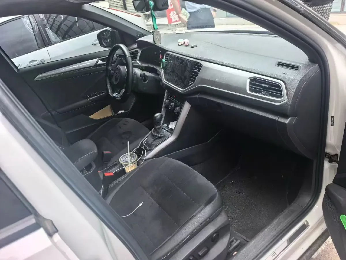 2022 Volkswagen T-Roc 1.4T 150HP L4 7DCT,autocango,china used car exporter,china ev exporter,chinese used car exporter,chinese used ev exporter