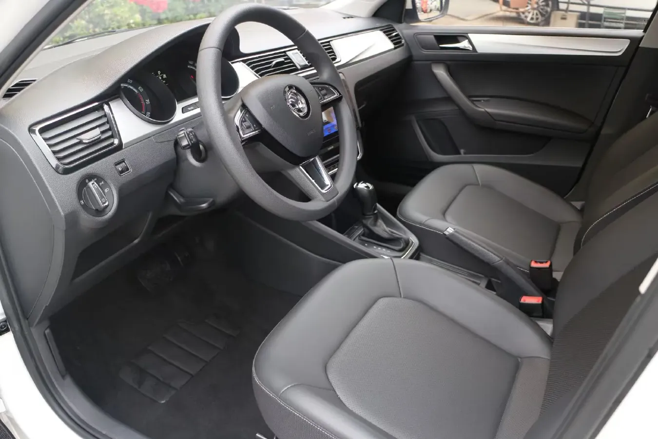 2020 Skoda Rapid 1.5L 112HP L4 6AT,autocango,china used car exporter,china ev exporter,chinese used car exporter,chinese used ev exporter