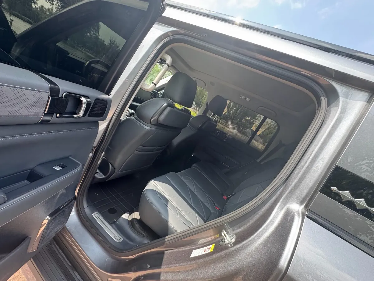 2023 FangChengBao Bao 5 1.5T 194HP L4 E-CVT PHEV 31.8KWH,autocango,china used car exporter,china ev exporter,chinese used car exporter,chinese used ev exporter