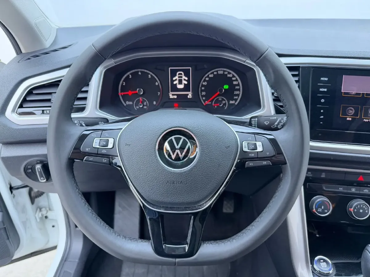 2021 Volkswagen T-Roc 1.4T 150HP L4 7DCT,autocango,china used car exporter,china ev exporter,chinese used car exporter,chinese used ev exporter