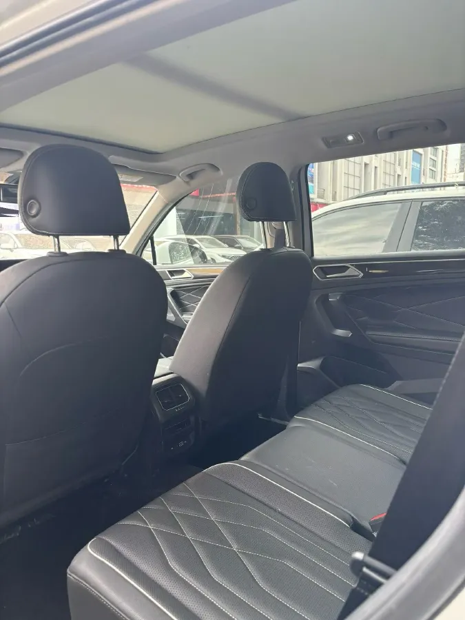 2023 Volkswagen Tiguan L 1.5T 160HP L4 7DCT,autocango,china used car exporter,china ev exporter,chinese used car exporter,chinese used ev exporter