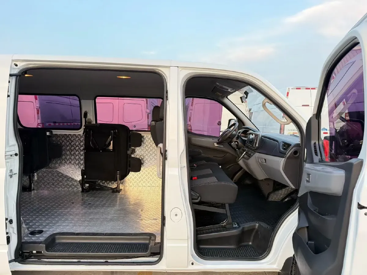 2024 MAXUS XinTu V80 2.0T 147HP L4 6MT,autocango,china used car exporter,china ev exporter,chinese used car exporter,chinese used ev exporter