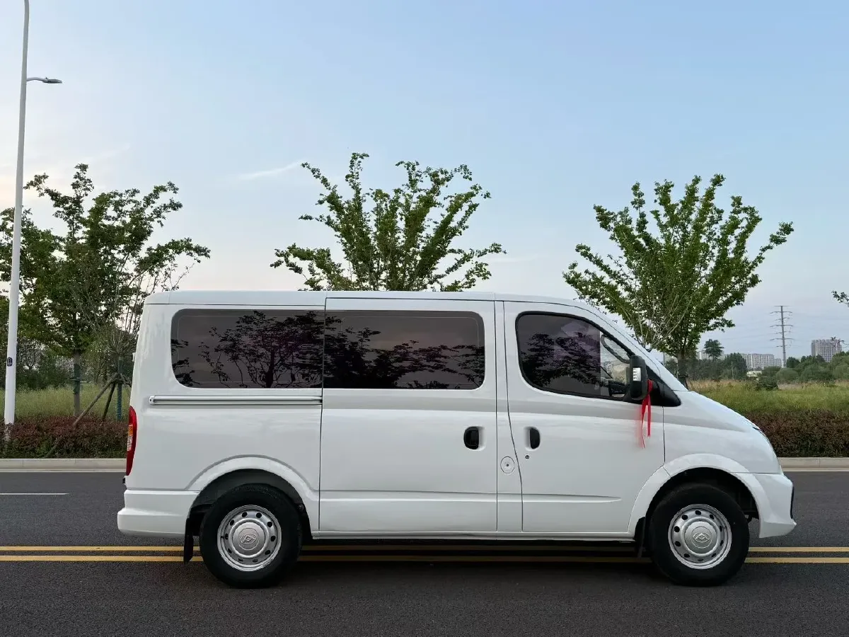 2024 MAXUS XinTu V80 2.0T 147HP L4 6MT,autocango,china used car exporter,china ev exporter,chinese used car exporter,chinese used ev exporter