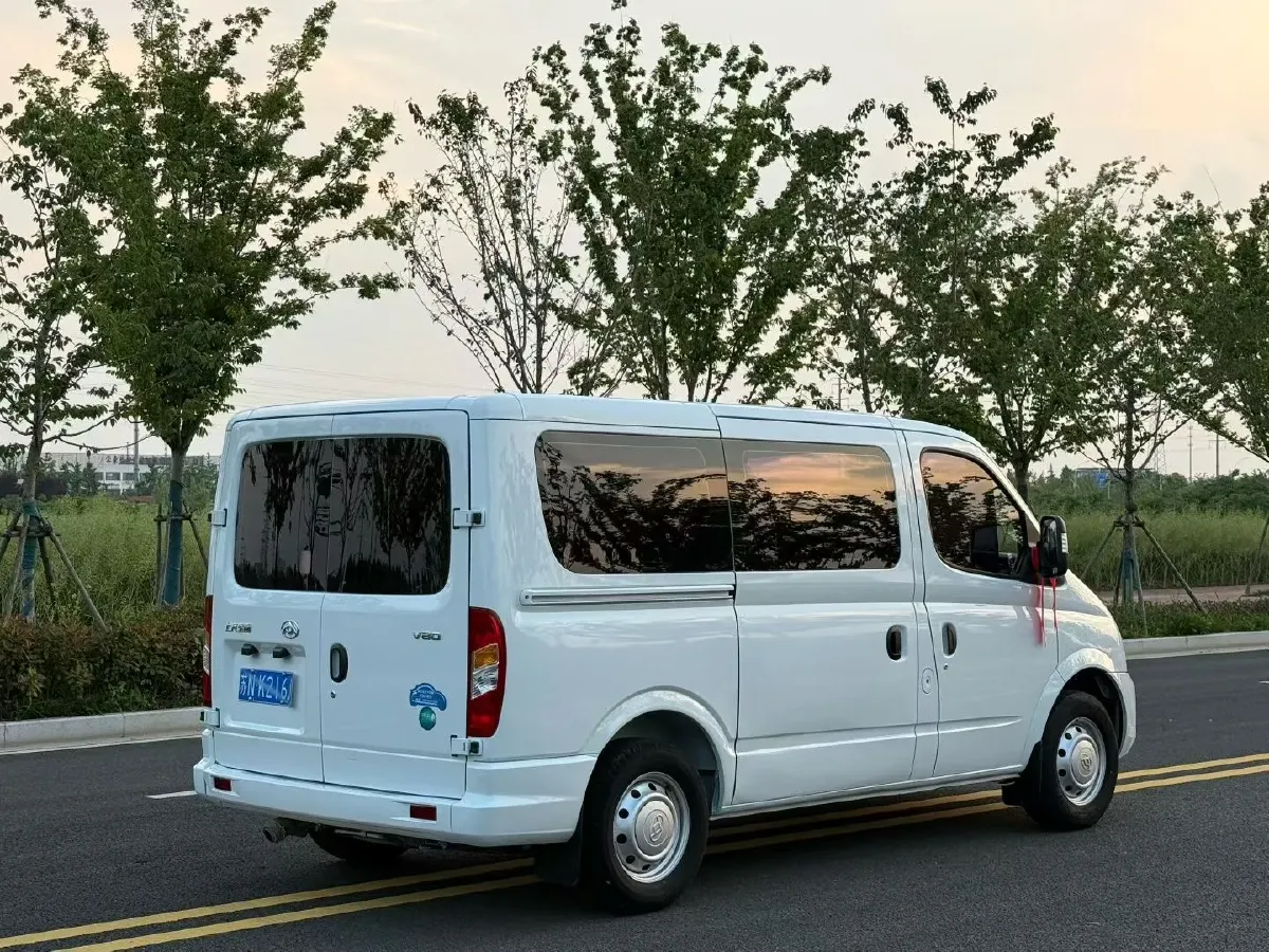 2024 MAXUS XinTu V80 2.0T 147HP L4 6MT,autocango,china used car exporter,china ev exporter,chinese used car exporter,chinese used ev exporter