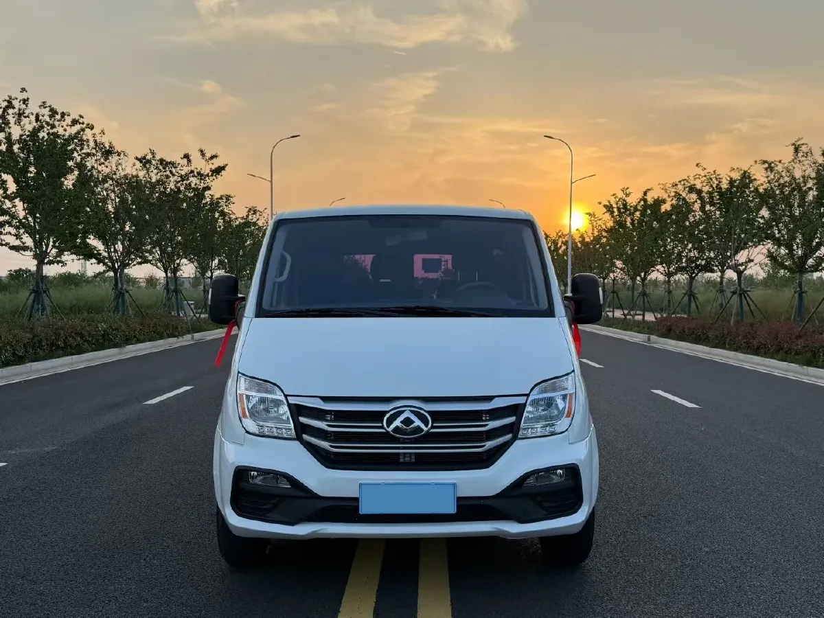 2024 MAXUS XinTu V80 2.0T 147HP L4 6MT,autocango,china used car exporter,china ev exporter,chinese used car exporter,chinese used ev exporter
