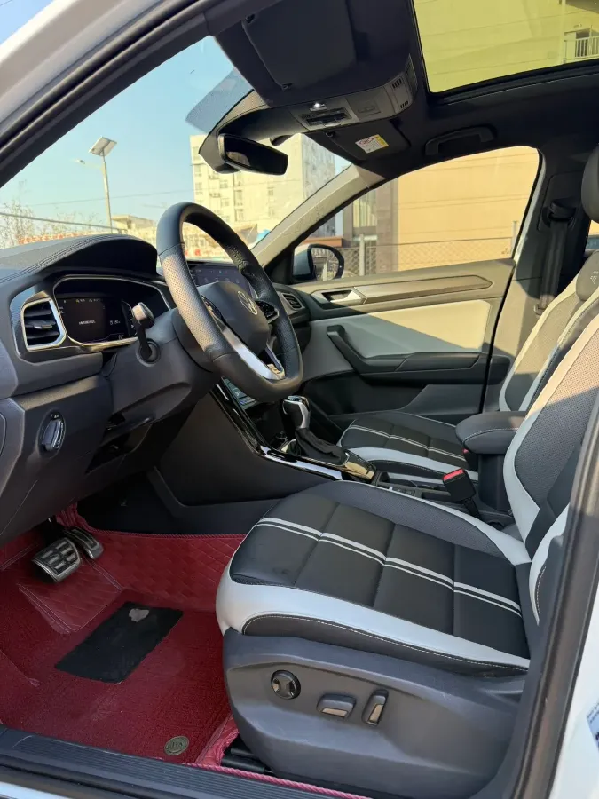 2025 Volkswagen T-Roc 1.5T 160HP L4 7DCT,autocango,china used car exporter,china ev exporter,chinese used car exporter,chinese used ev exporter