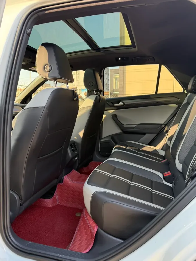 2025 Volkswagen T-Roc 1.5T 160HP L4 7DCT,autocango,china used car exporter,china ev exporter,chinese used car exporter,chinese used ev exporter