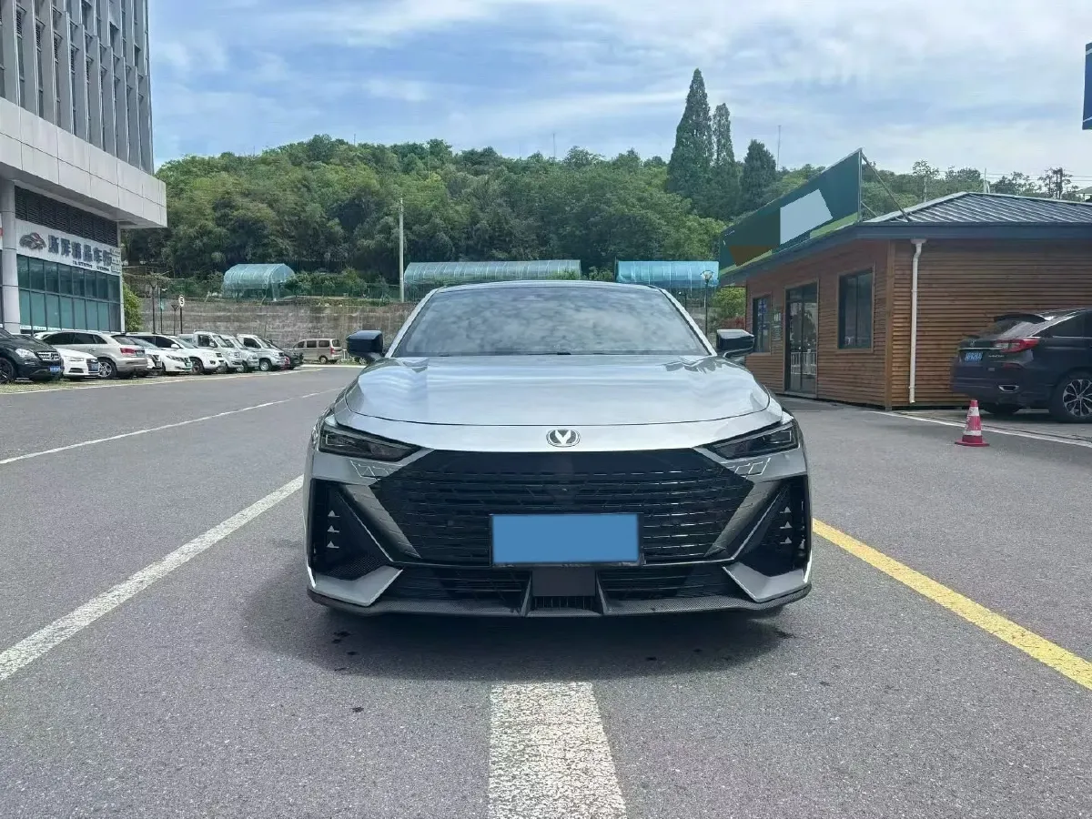 2023 ChangAn UNI-V 1.5T 188HP L4 7DCT,autocango,china used car exporter,china ev exporter,chinese used car exporter,chinese used ev exporter