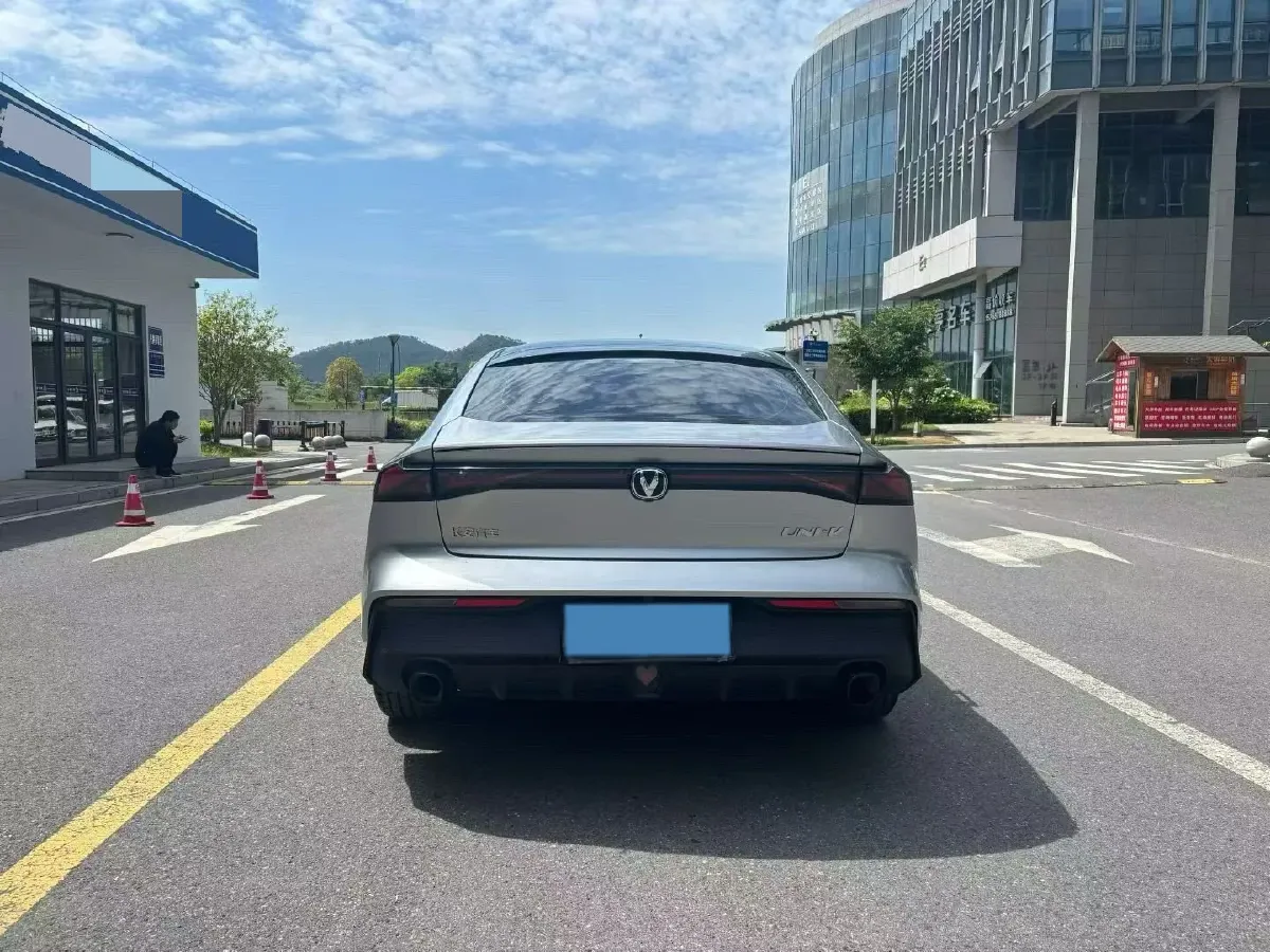 2023 ChangAn UNI-V 1.5T 188HP L4 7DCT,autocango,china used car exporter,china ev exporter,chinese used car exporter,chinese used ev exporter