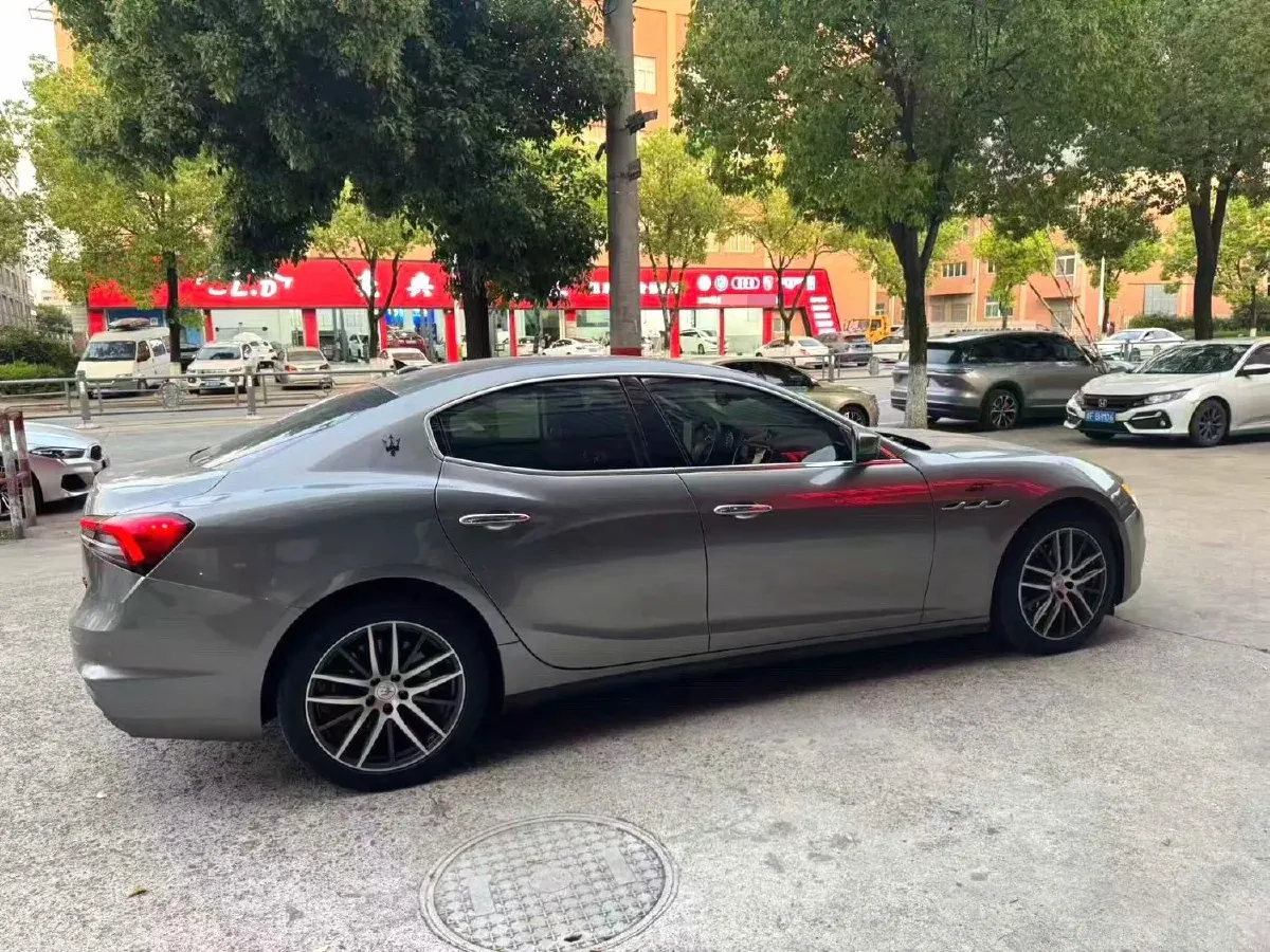 2021 Maserati Ghibli 2.0T 330HP L4 8AT,autocango,china used car exporter,china ev exporter,chinese used car exporter,chinese used ev exporter