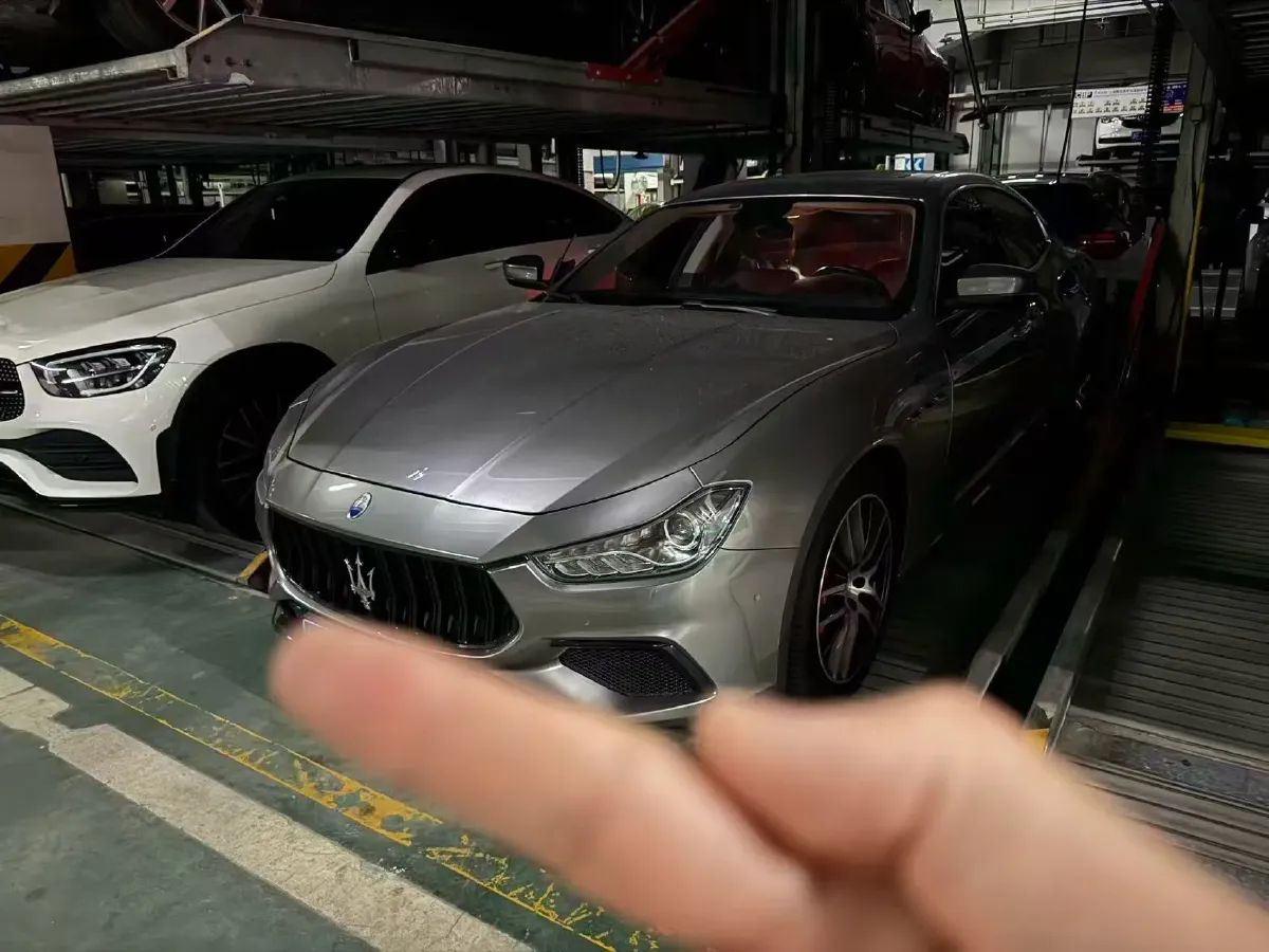 2021 Maserati Ghibli 2.0T 330HP L4 8AT,autocango,china used car exporter,china ev exporter,chinese used car exporter,chinese used ev exporter