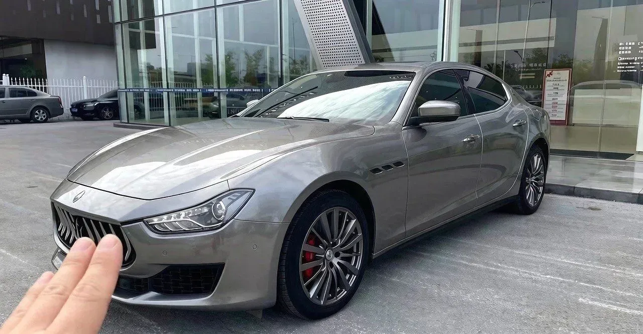 2021 Maserati Ghibli 2.0T 330HP L4 8AT,autocango,china used car exporter,china ev exporter,chinese used car exporter,chinese used ev exporter