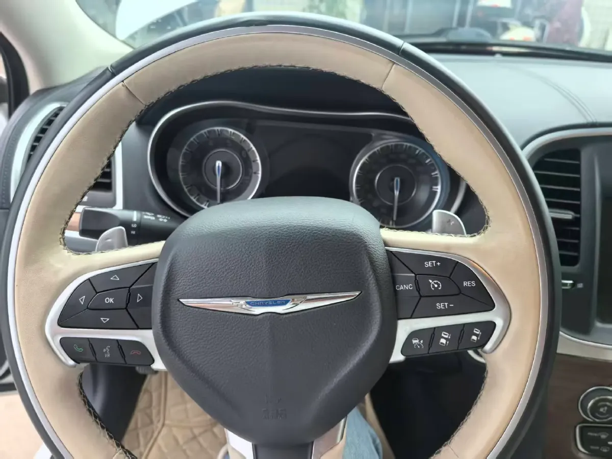 2016 Chrysler 300C 3.0L 234HP V6 8AT,autocango,china used car exporter,china ev exporter,chinese used car exporter,chinese used ev exporter
