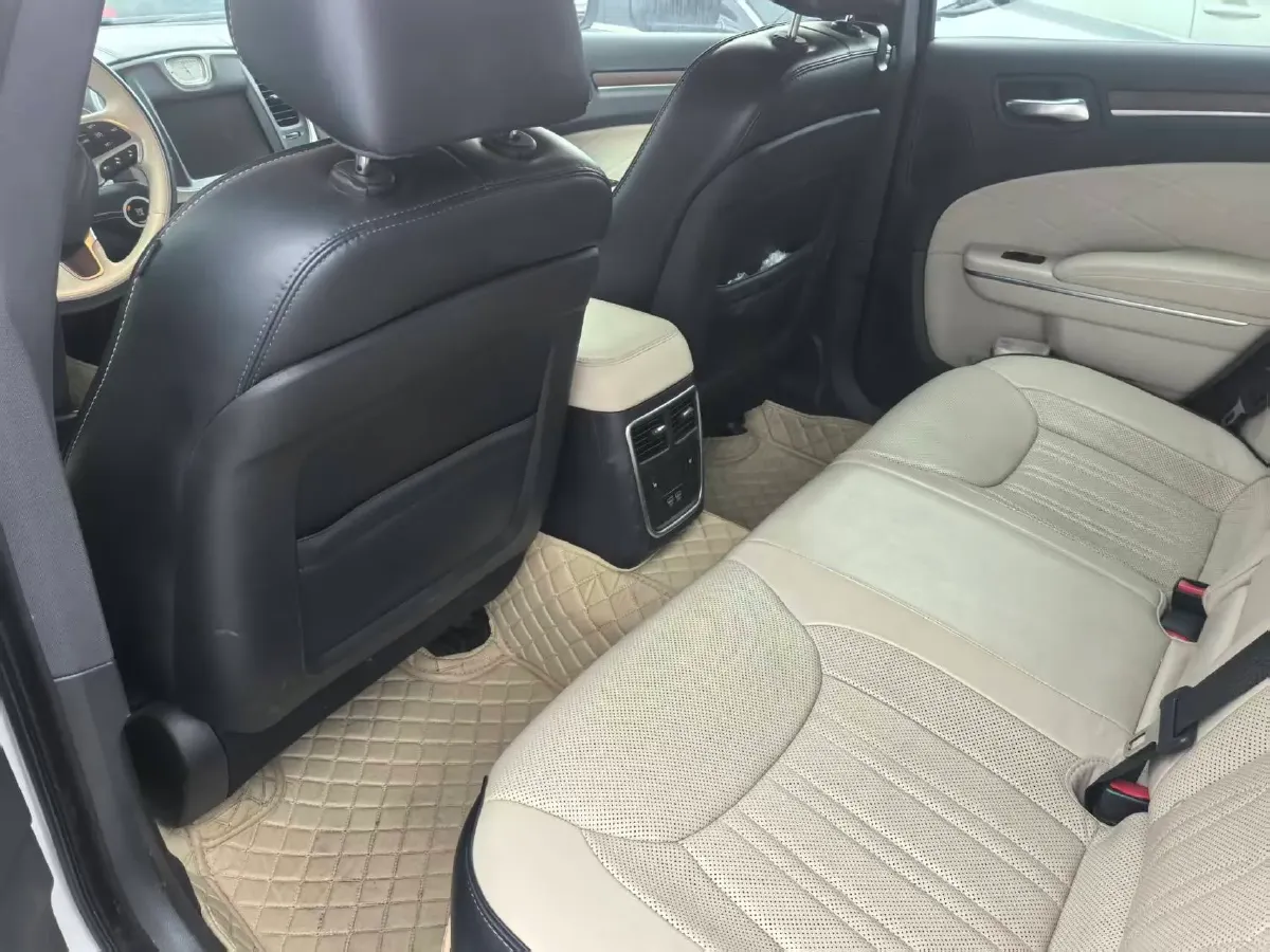 2016 Chrysler 300C 3.0L 234HP V6 8AT,autocango,china used car exporter,china ev exporter,chinese used car exporter,chinese used ev exporter