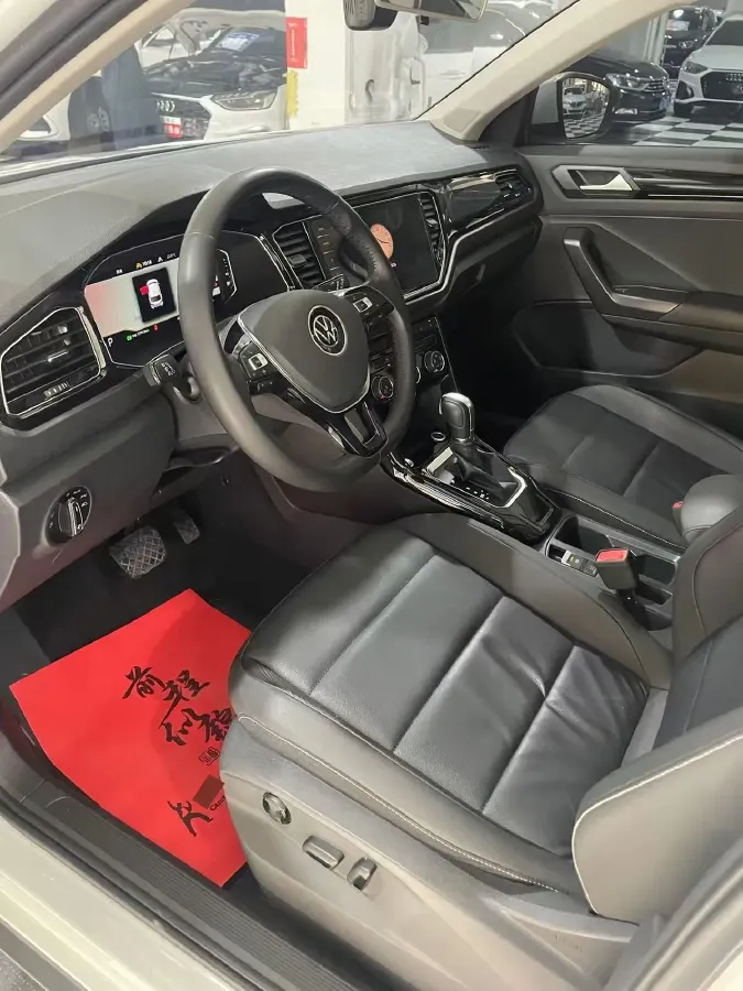 2022 Volkswagen T-Roc 1.4T 150HP L4 7DCT,autocango,china used car exporter,china ev exporter,chinese used car exporter,chinese used ev exporter
