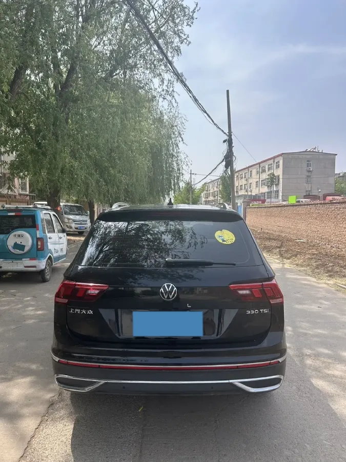 2023 Volkswagen Tiguan L 2.0T 186HP L4 7DCT,autocango,china used car exporter,china ev exporter,chinese used car exporter,chinese used ev exporter