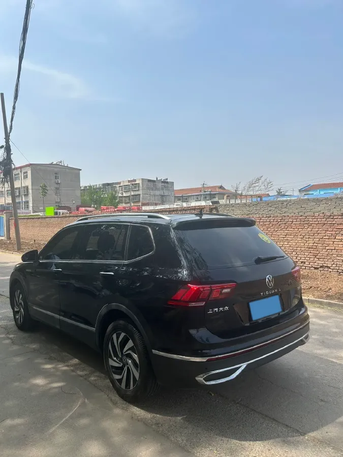 2023 Volkswagen Tiguan L 2.0T 186HP L4 7DCT,autocango,china used car exporter,china ev exporter,chinese used car exporter,chinese used ev exporter