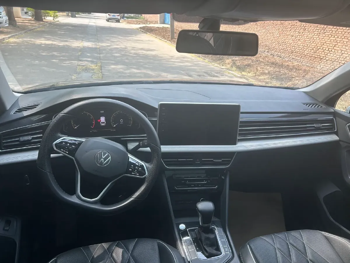 2023 Volkswagen Tiguan L 2.0T 186HP L4 7DCT,autocango,china used car exporter,china ev exporter,chinese used car exporter,chinese used ev exporter