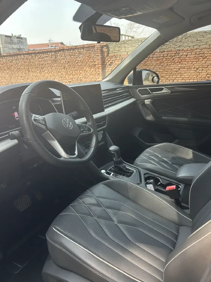 2023 Volkswagen Tiguan L 2.0T 186HP L4 7DCT,autocango,china used car exporter,china ev exporter,chinese used car exporter,chinese used ev exporter