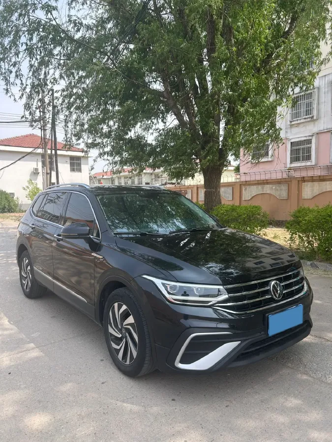 2023 Volkswagen Tiguan L 2.0T 186HP L4 7DCT,autocango,china used car exporter,china ev exporter,chinese used car exporter,chinese used ev exporter