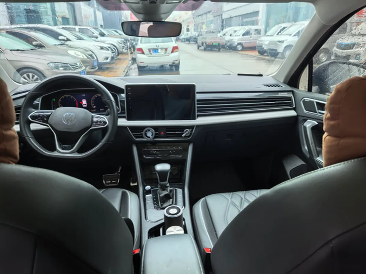 2023 Volkswagen Tiguan L 2.0T 186HP L4 7DCT,autocango,china used car exporter,china ev exporter,chinese used car exporter,chinese used ev exporter