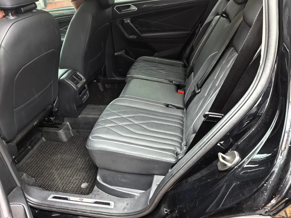 2023 Volkswagen Tiguan L 2.0T 186HP L4 7DCT,autocango,china used car exporter,china ev exporter,chinese used car exporter,chinese used ev exporter